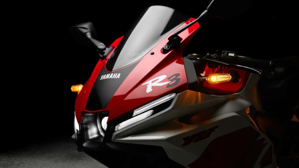 Yamaha lança edição limitada de 70 anos para R15 e R3 com visual retrô