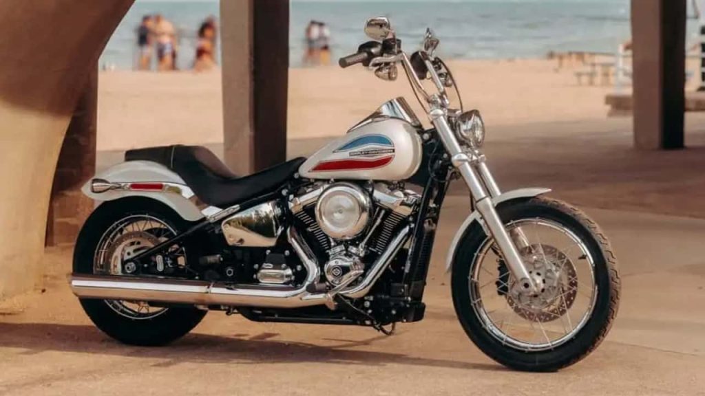 Harley-Davidson lança Super Glide 2026: Edição histórica com motor V2 de 98 cv
