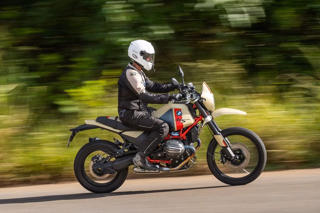 BMW R 12 G/S: A Aliança entre o Estilo Retrô e a Inovação Tecnológica